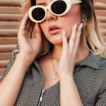 IPS And TN Panels - A woman in sunglasses and a grey dress