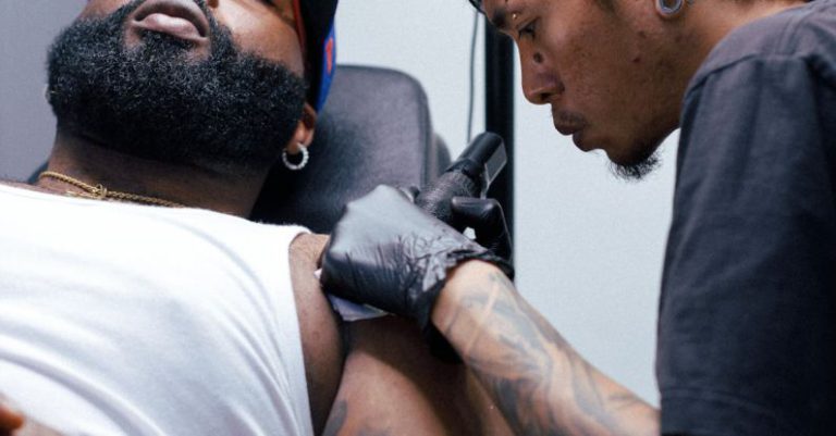 E-Ink - A man getting a tattoo on his arm